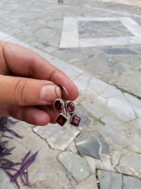 Silver Earrings with geometrical garnet stones