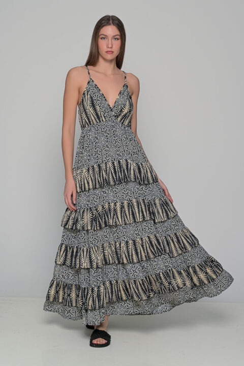 This boho-style long dress with fine print will keep your style impeccable and your mood uplifted.
