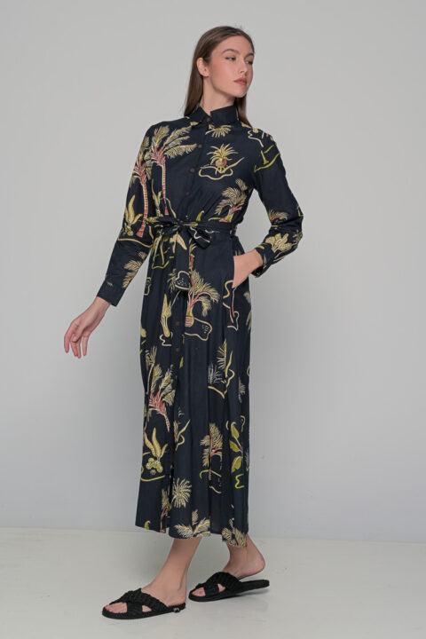 Feel free and totally cool in your soft feminine energy with the shirt button dress banana black.