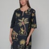 The Titli Tunic is a short caftan in loose fit with mid-length sleeves to protect you from the hot sun and highlight your elegance.