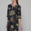The Titli Tunic is a short caftan in loose fit with mid-length sleeves to protect you from the hot sun and highlight your elegance.