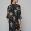 The Titli Tunic is a short caftan in loose fit with mid-length sleeves to protect you from the hot sun and highlight your elegance.
