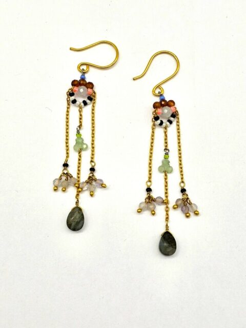 Delicate earrings with semiprecious stones 01