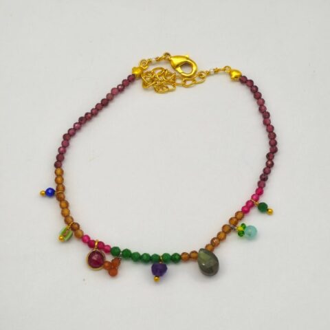 Delicate bracelet with semiprecious stones 01