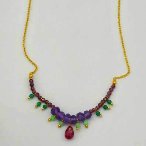 Delicate necklace with semiprecious stones 01