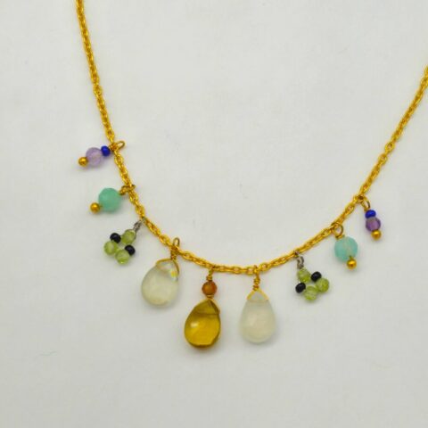 Delicate necklace with semiprecious stones 02