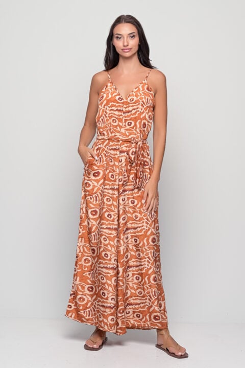 Woman wearing a Dabu Cinnamon print jumpsuit in saree silk, one size, with side zipper – front view.