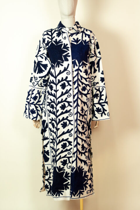 Ivory and navy Suzani kimono – long embroidered robe with navy floral designs on ivory cotton