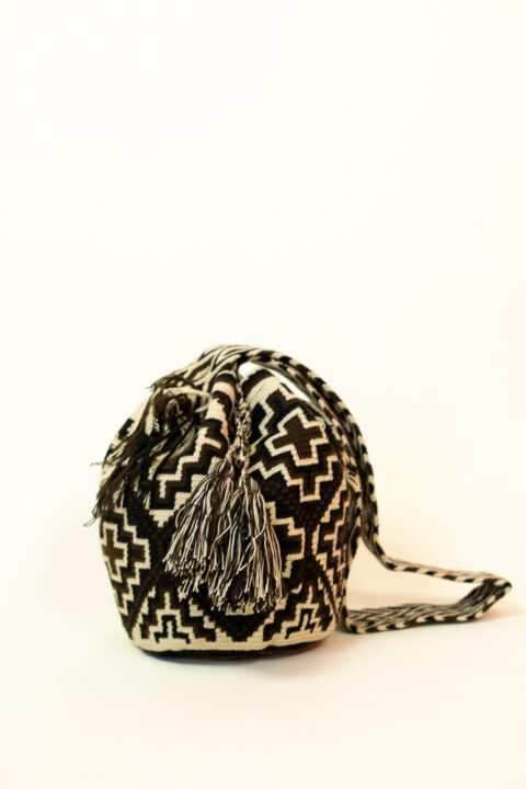 Handmade Wayuu bag with Cross of Inkas design – beige and brown woven shoulder bag with tassels crafted by Wayuu artisans in Colombia