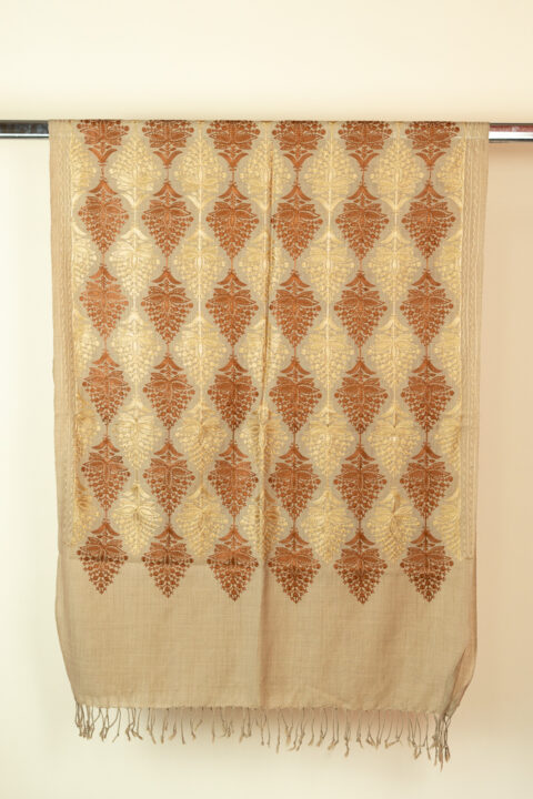 Beige wool shawl with copper and gold embroidery 78x205 cm, elegant Knowmad design.