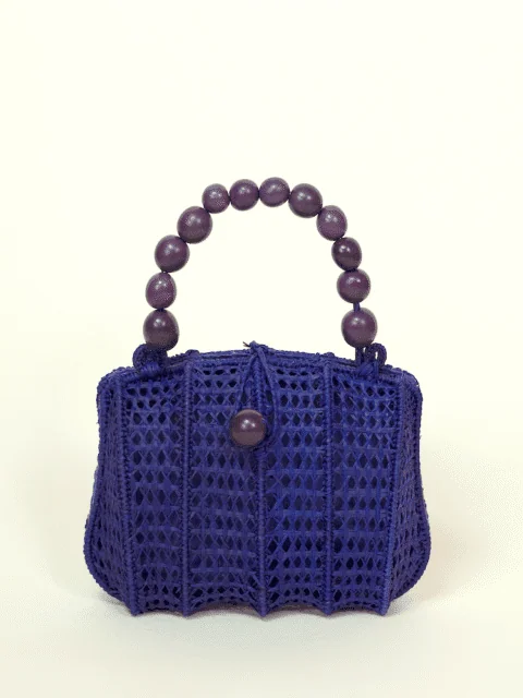 Iraca Petal-Shaped Bag – purple | Handwoven in Colombia